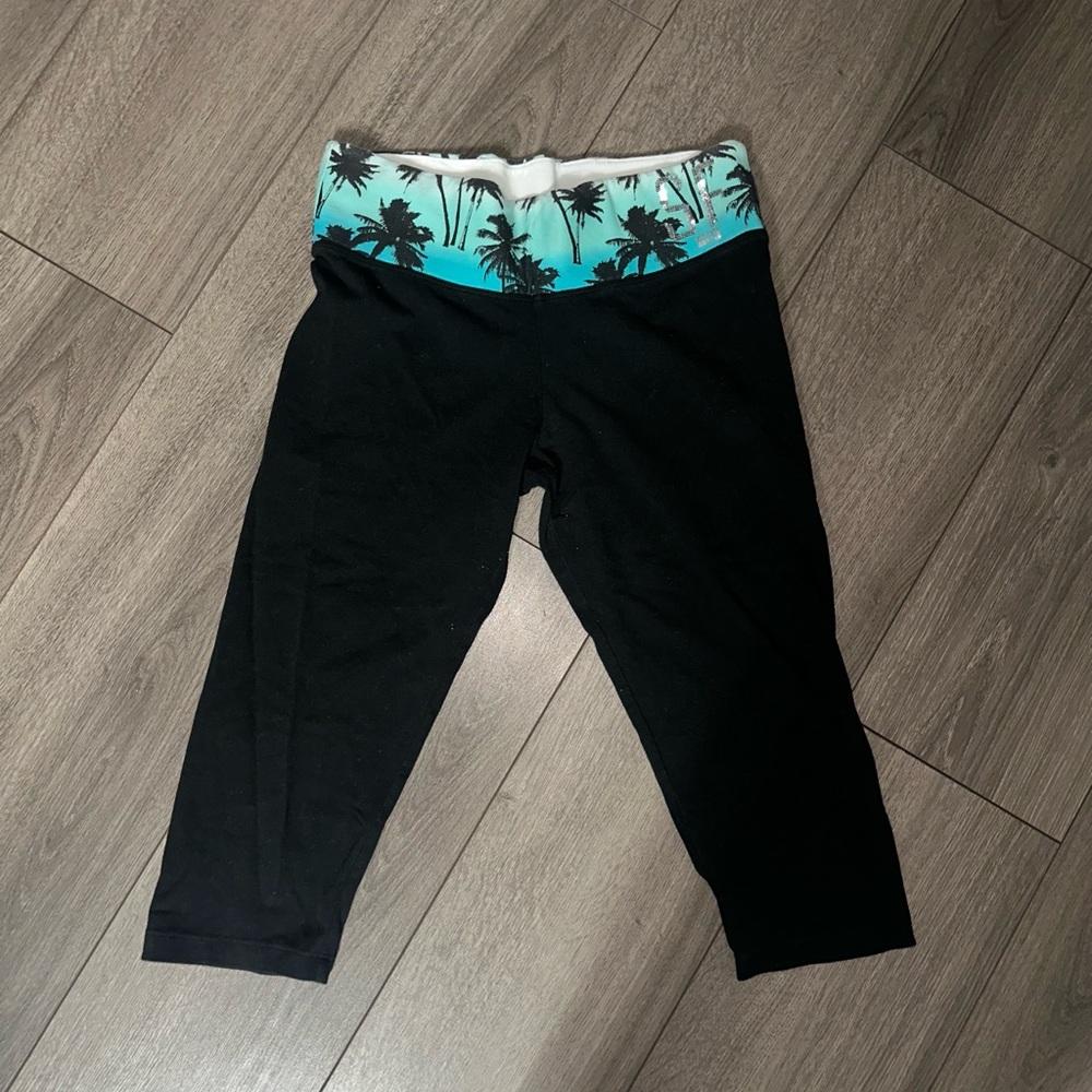 PINK Victoria's Secret Black Capri Leggings